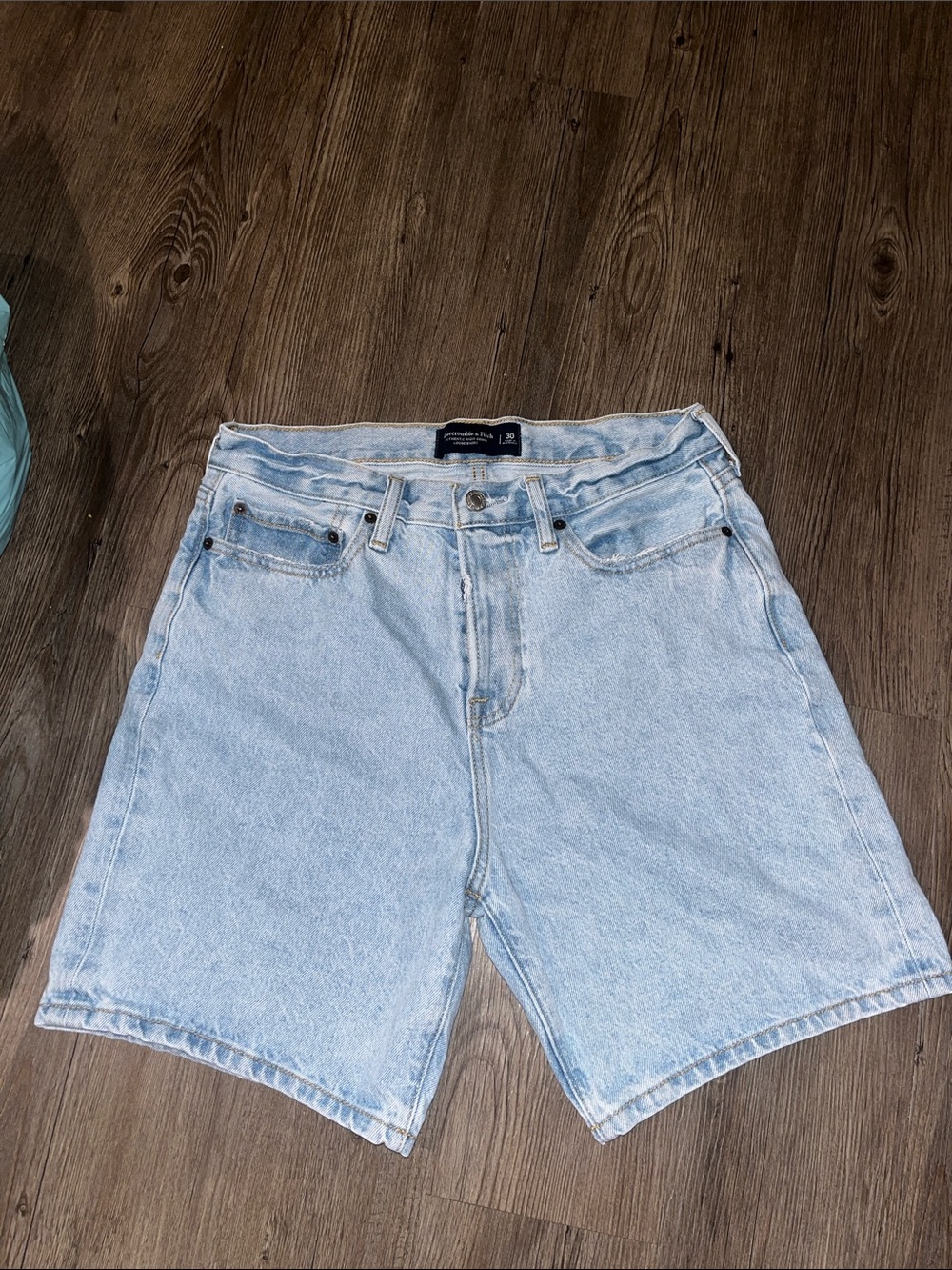 ABERCROMBIE & FITCH Rigid Denim Loose Short